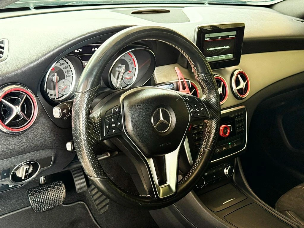MERCEDES-BENZ GLA 200