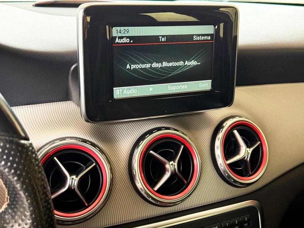 MERCEDES-BENZ GLA 200