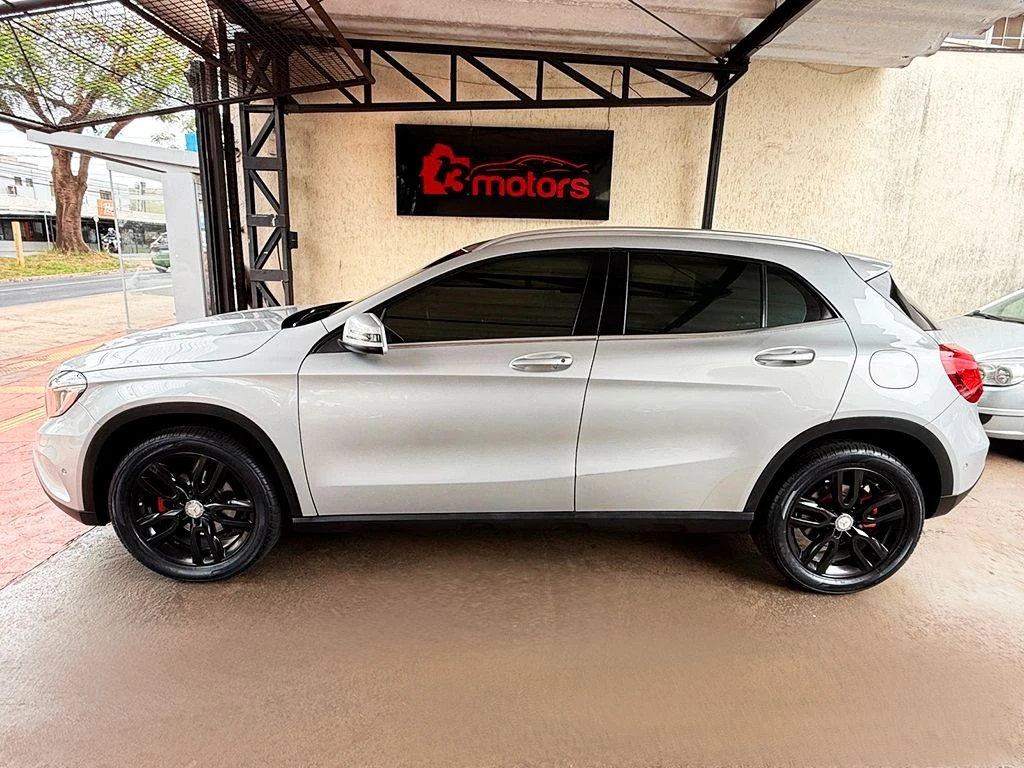 MERCEDES-BENZ GLA 200