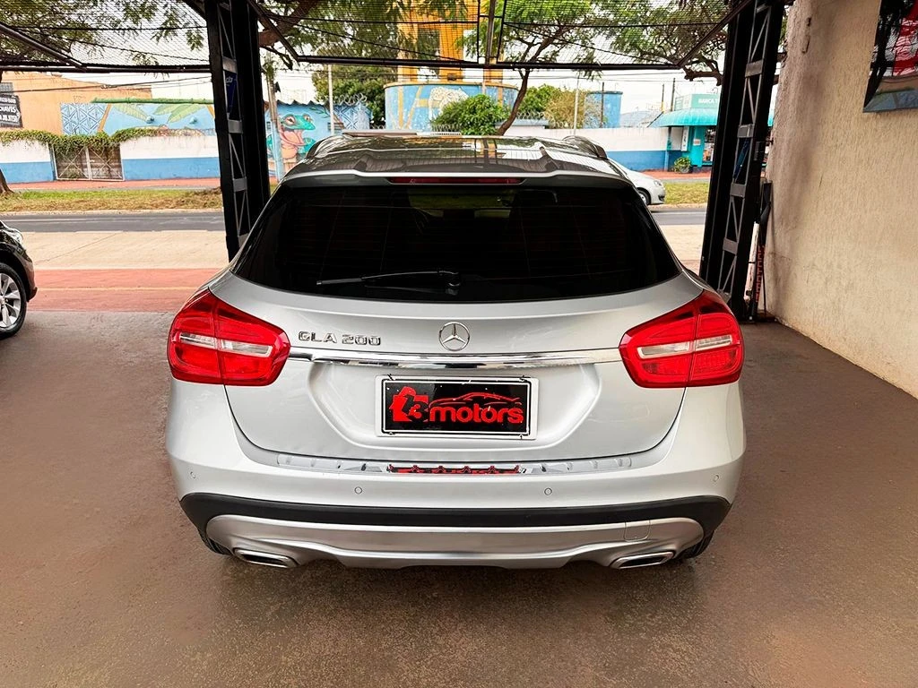 MERCEDES-BENZ GLA 200