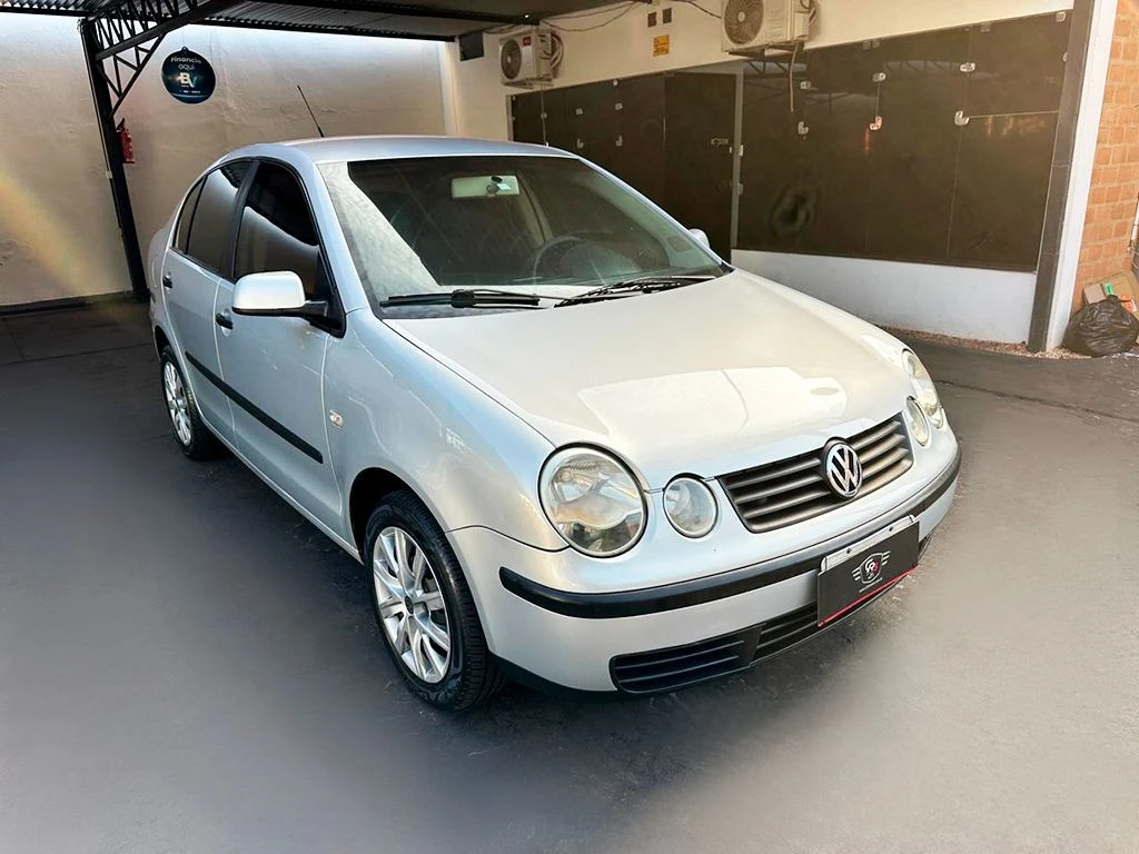 VOLKSWAGEN POLO SEDAN
