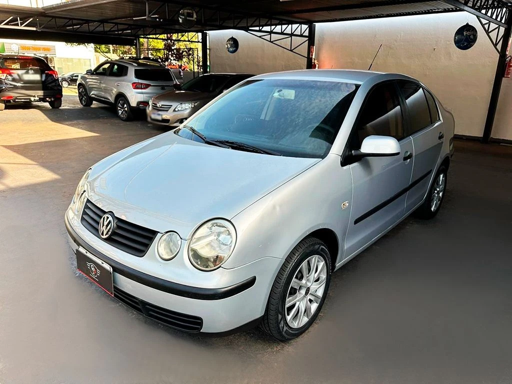 VOLKSWAGEN POLO SEDAN