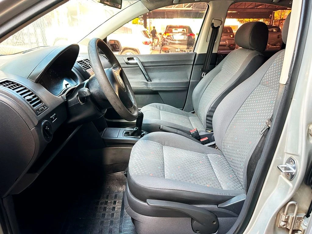 VOLKSWAGEN POLO SEDAN