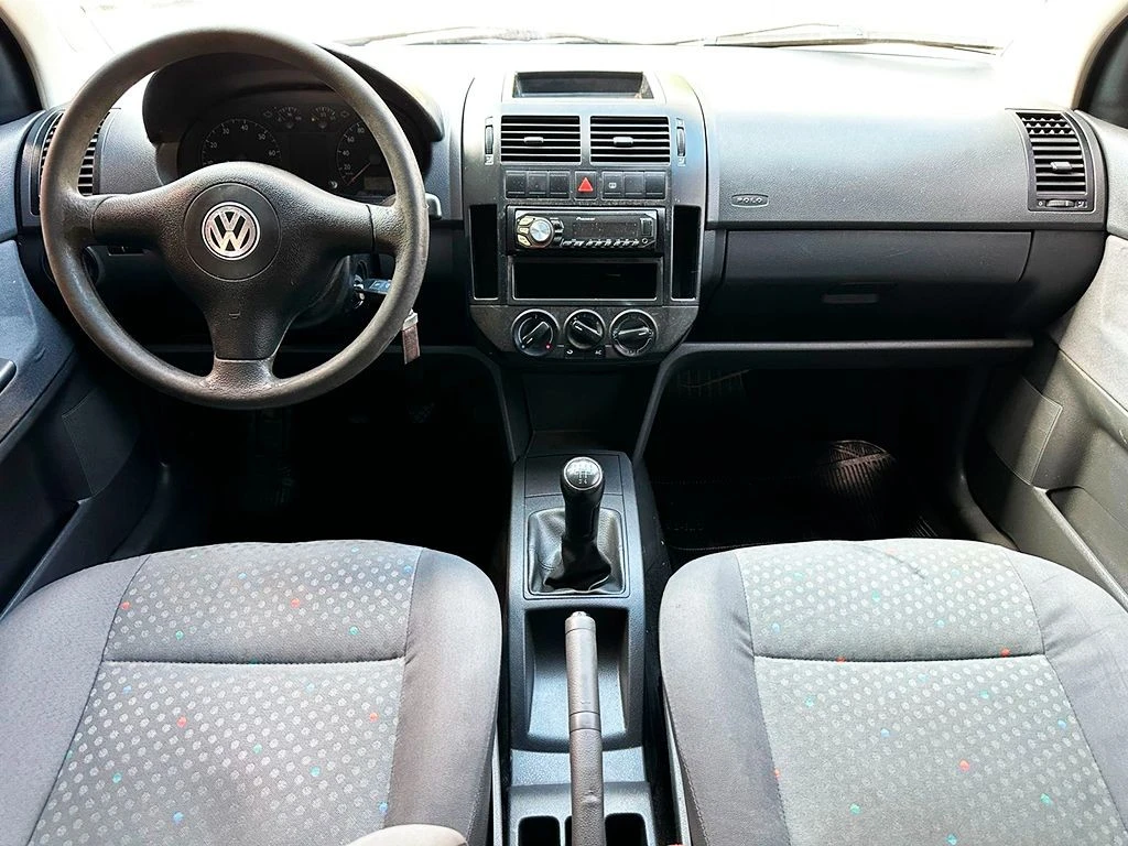 VOLKSWAGEN POLO SEDAN