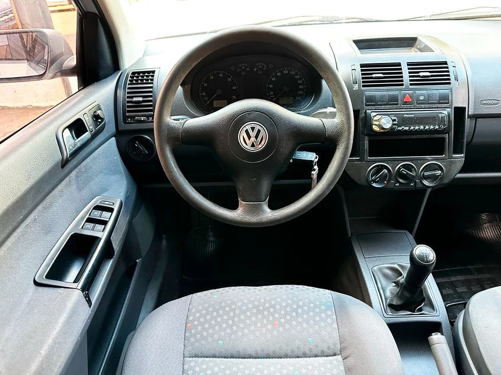 VOLKSWAGEN POLO SEDAN