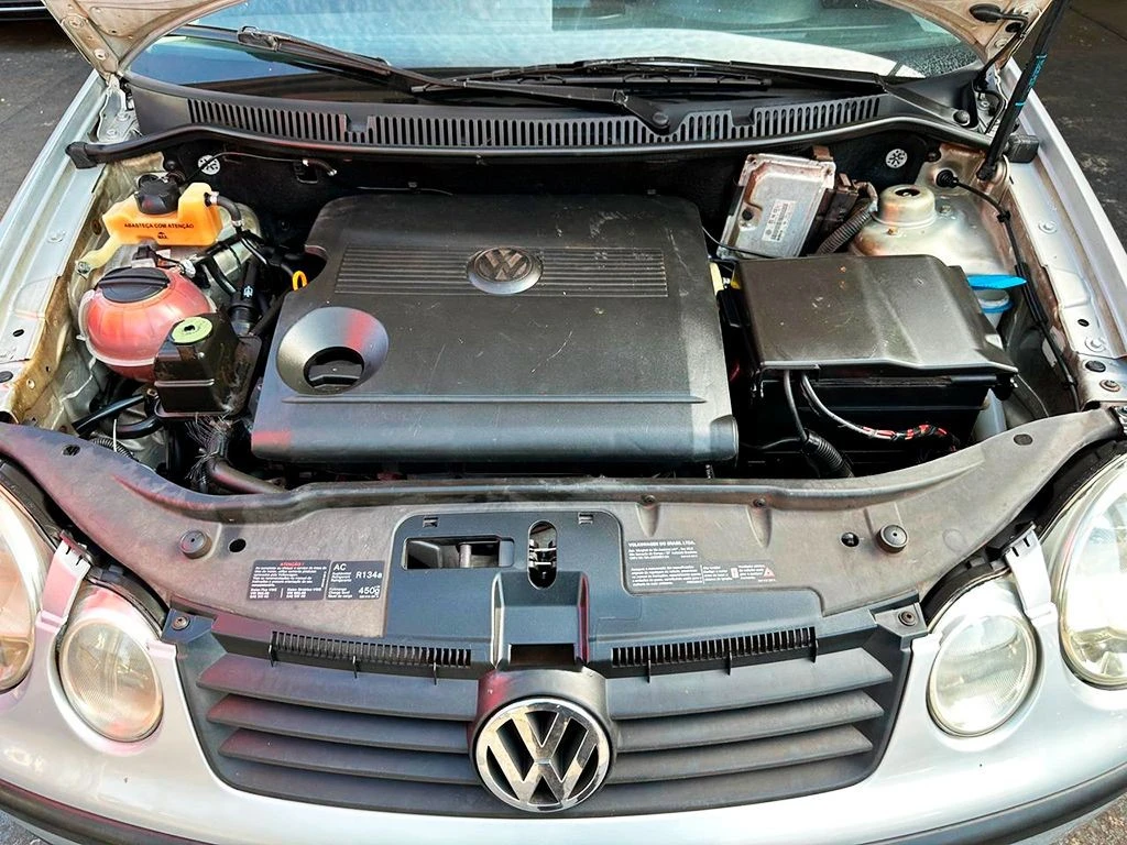 VOLKSWAGEN POLO SEDAN
