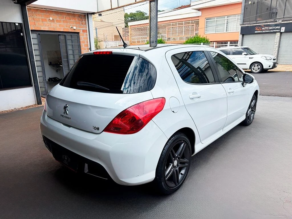 PEUGEOT 308