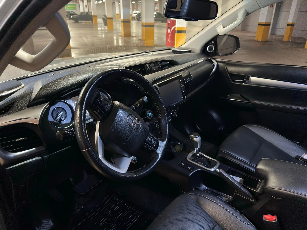 TOYOTA HILUX