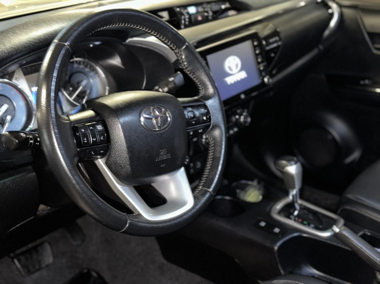 TOYOTA HILUX