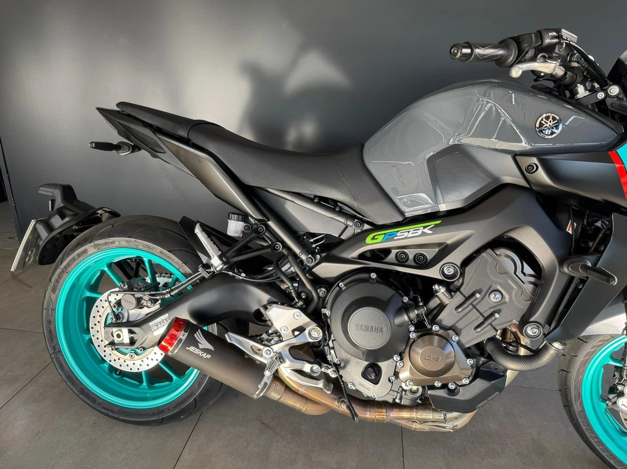YAMAHA MT-09