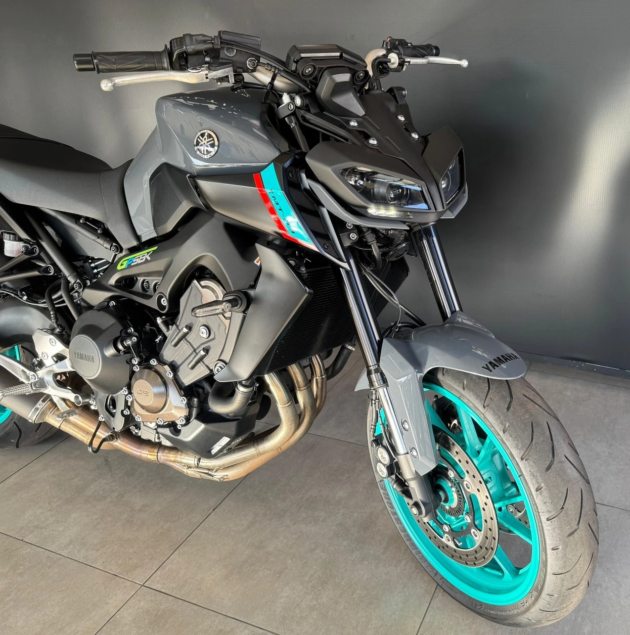 YAMAHA MT-09