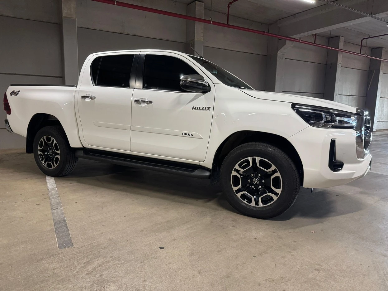 TOYOTA HILUX