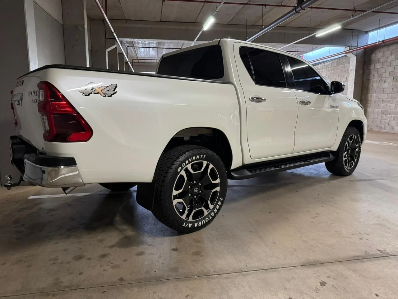 TOYOTA HILUX