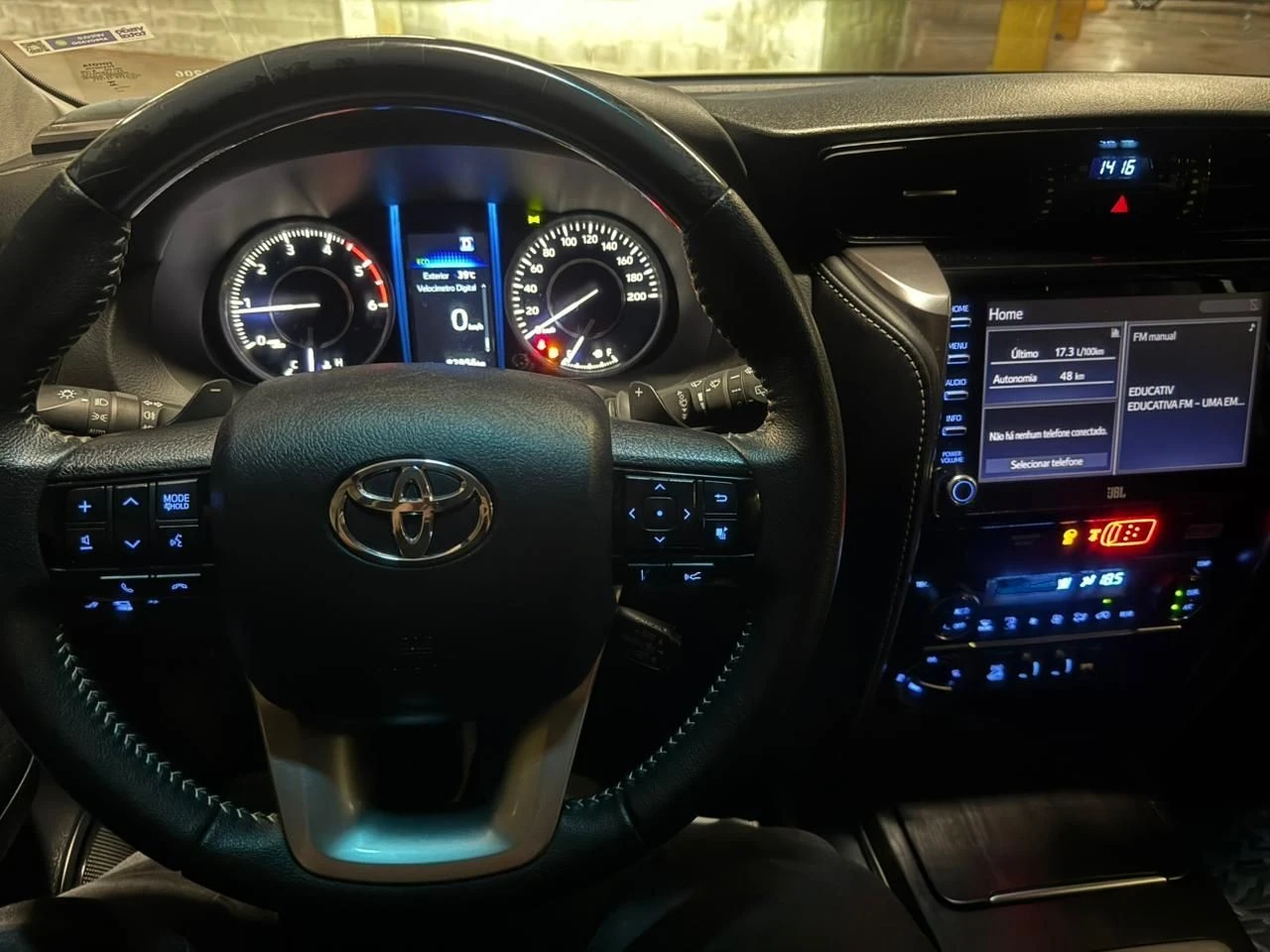 TOYOTA HILUX SW4