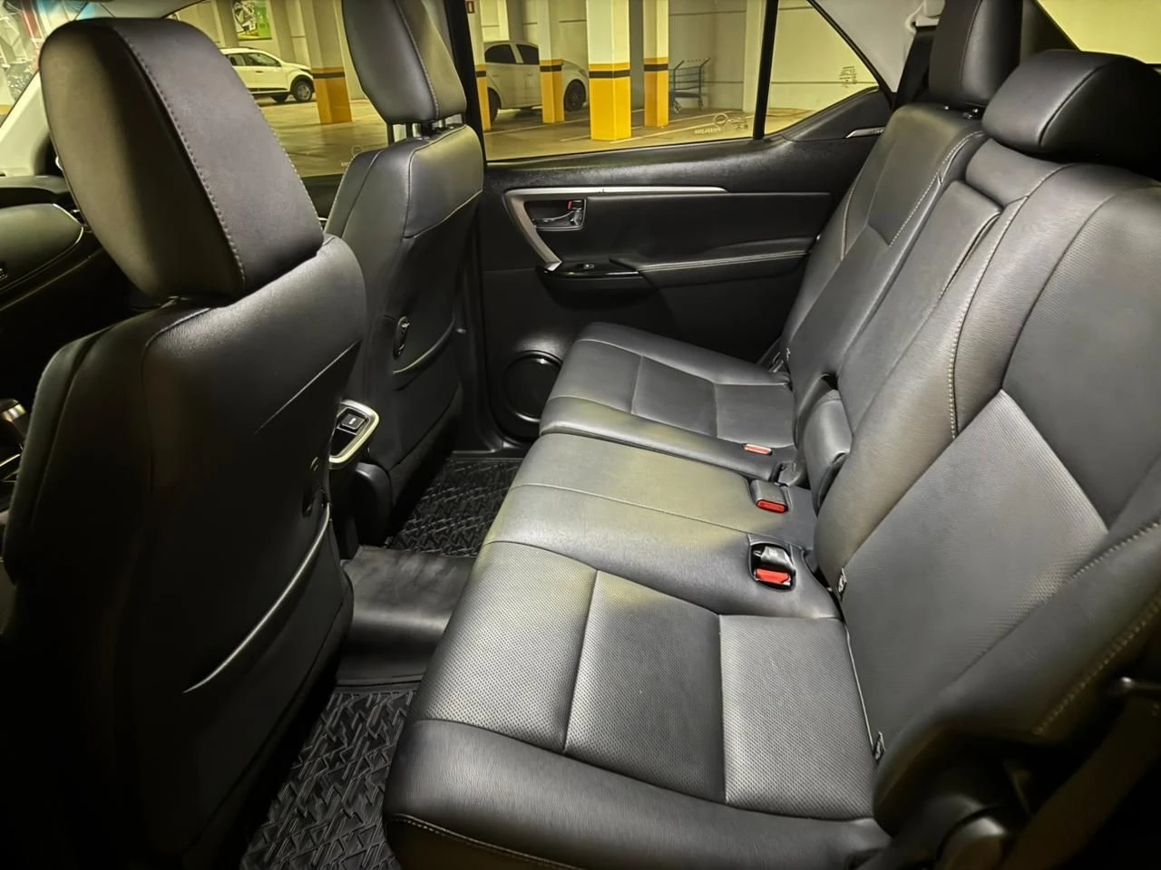 TOYOTA HILUX SW4