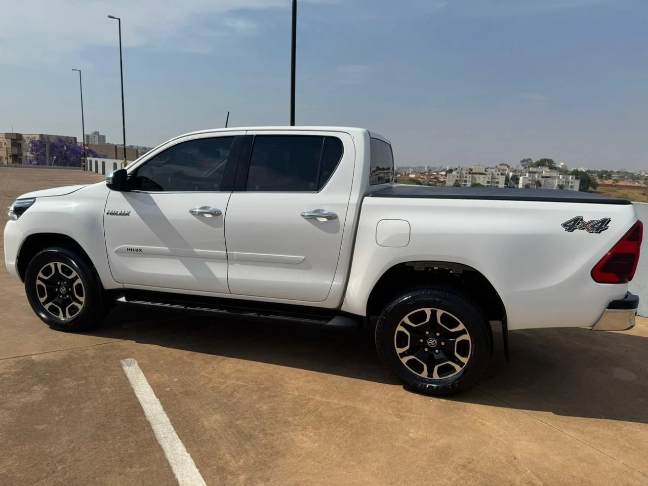 TOYOTA HILUX