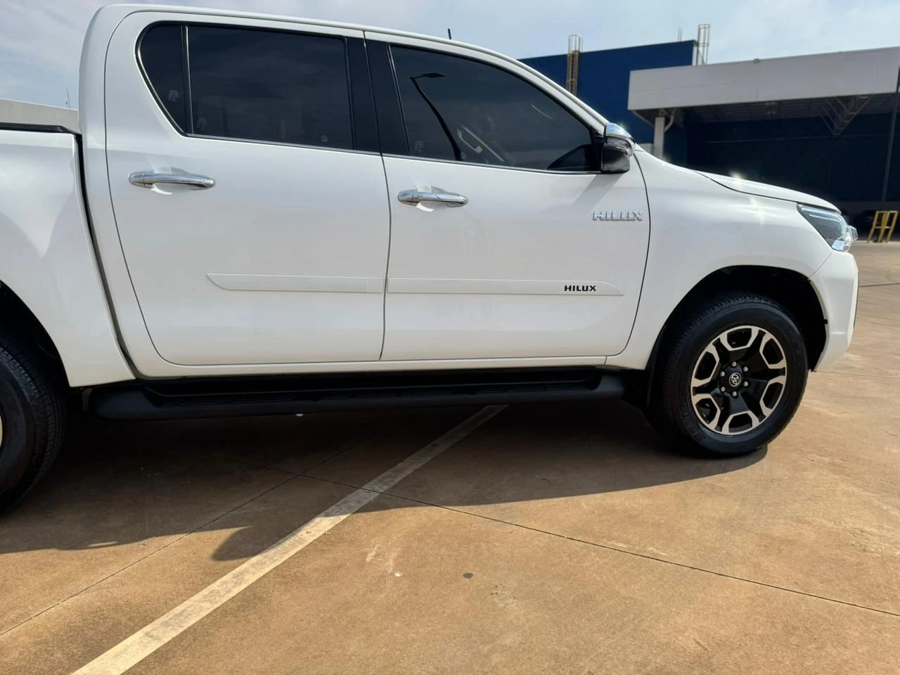 TOYOTA HILUX