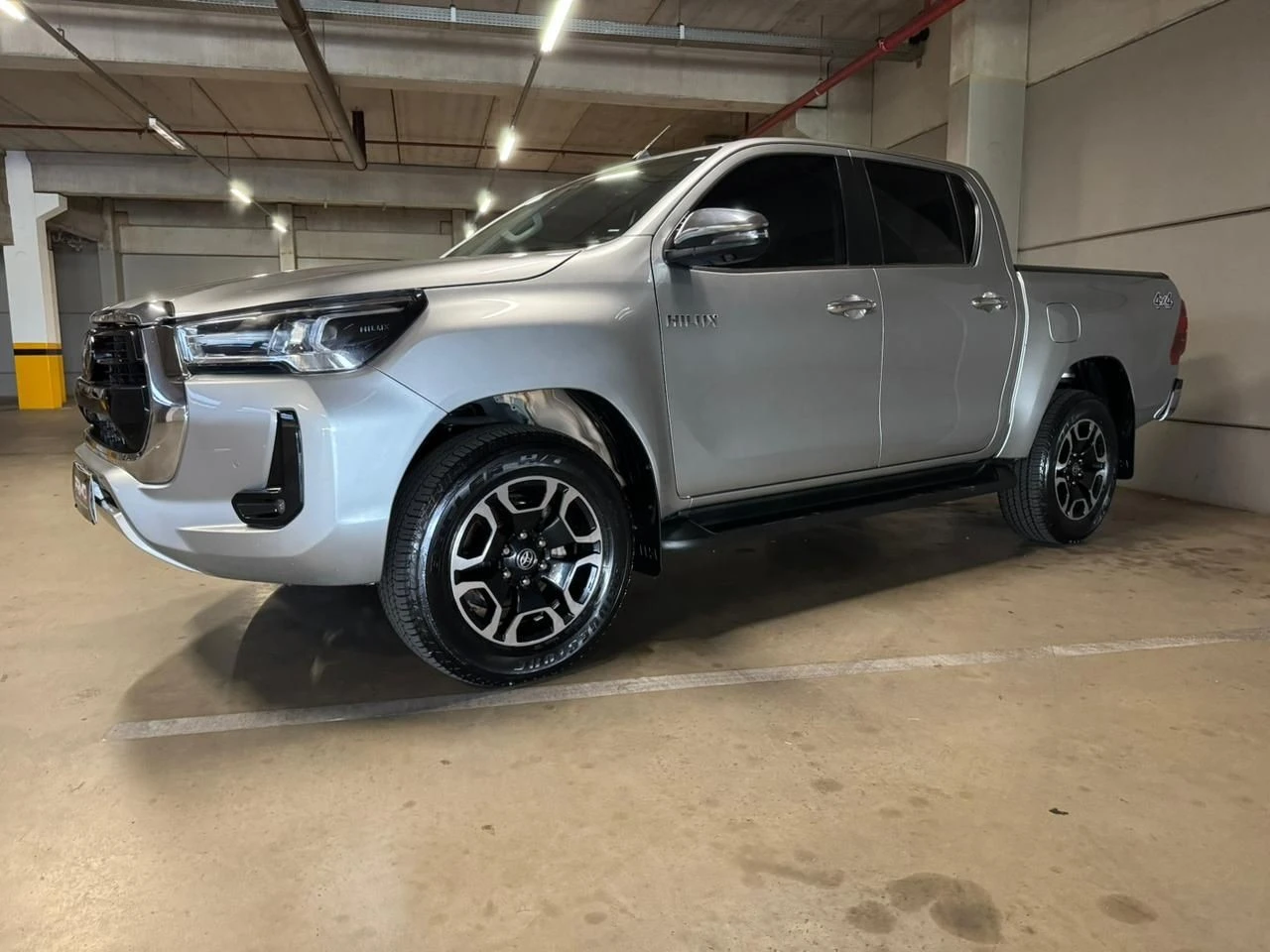 TOYOTA HILUX