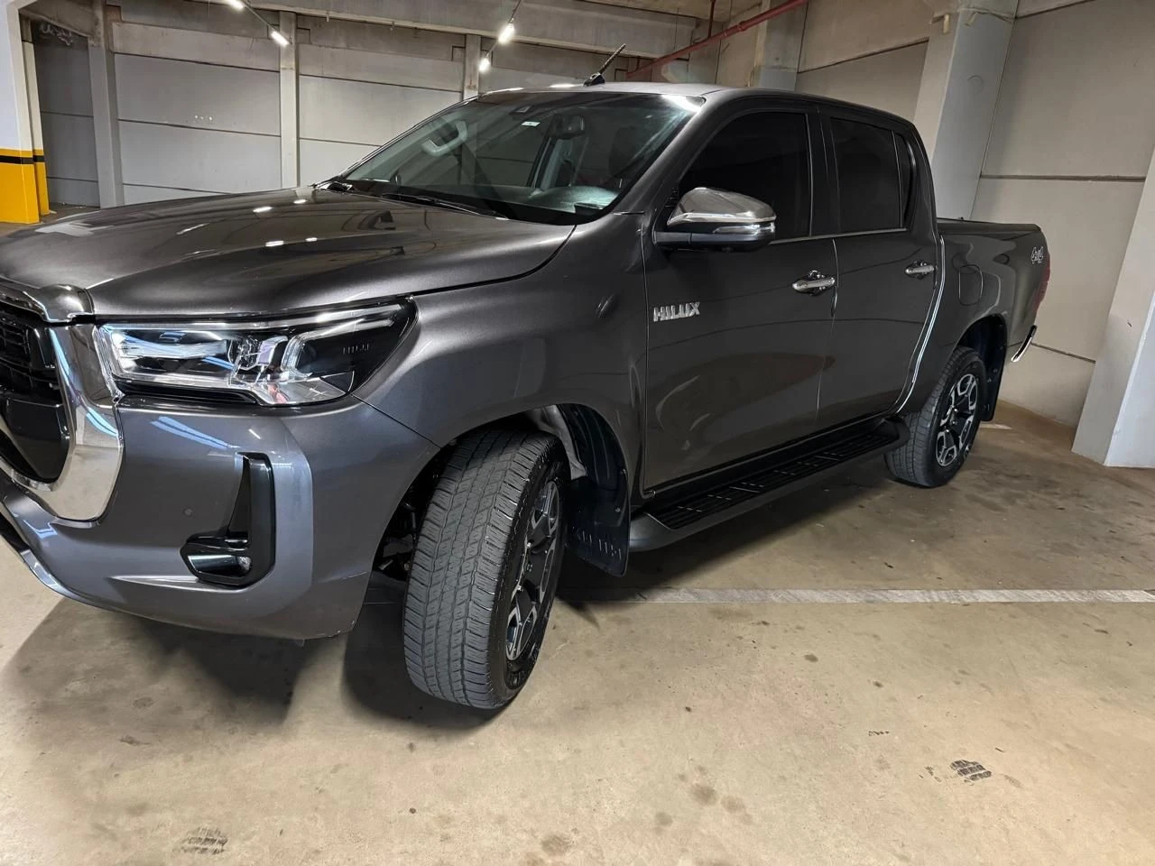 TOYOTA HILUX