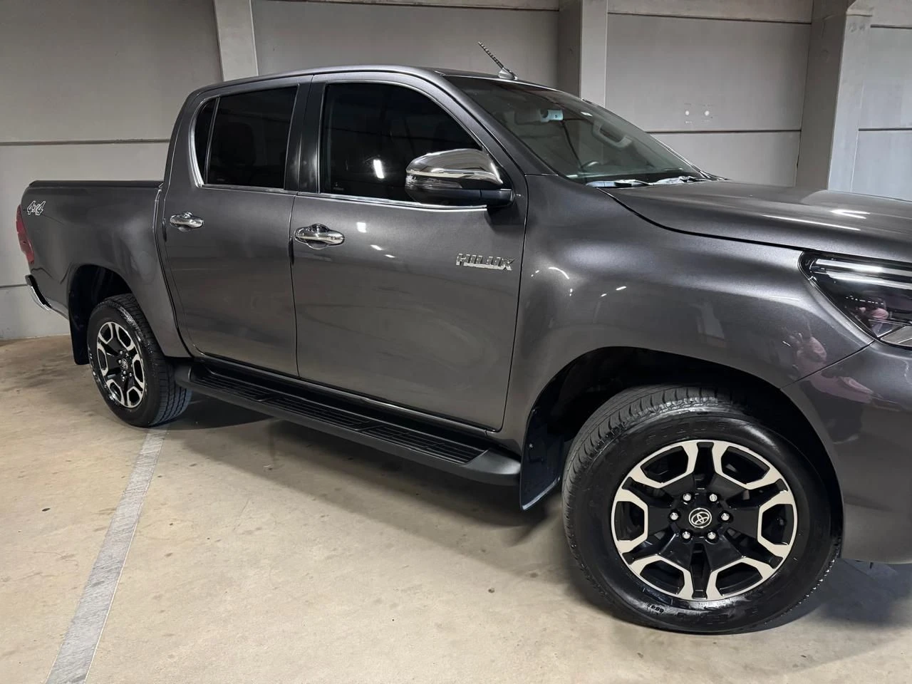 TOYOTA HILUX
