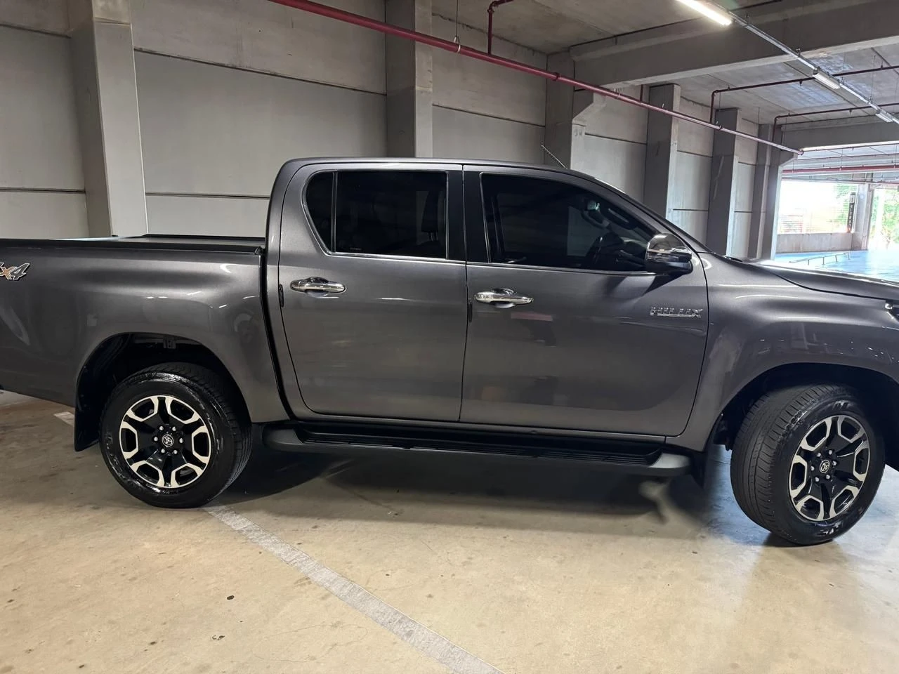 TOYOTA HILUX