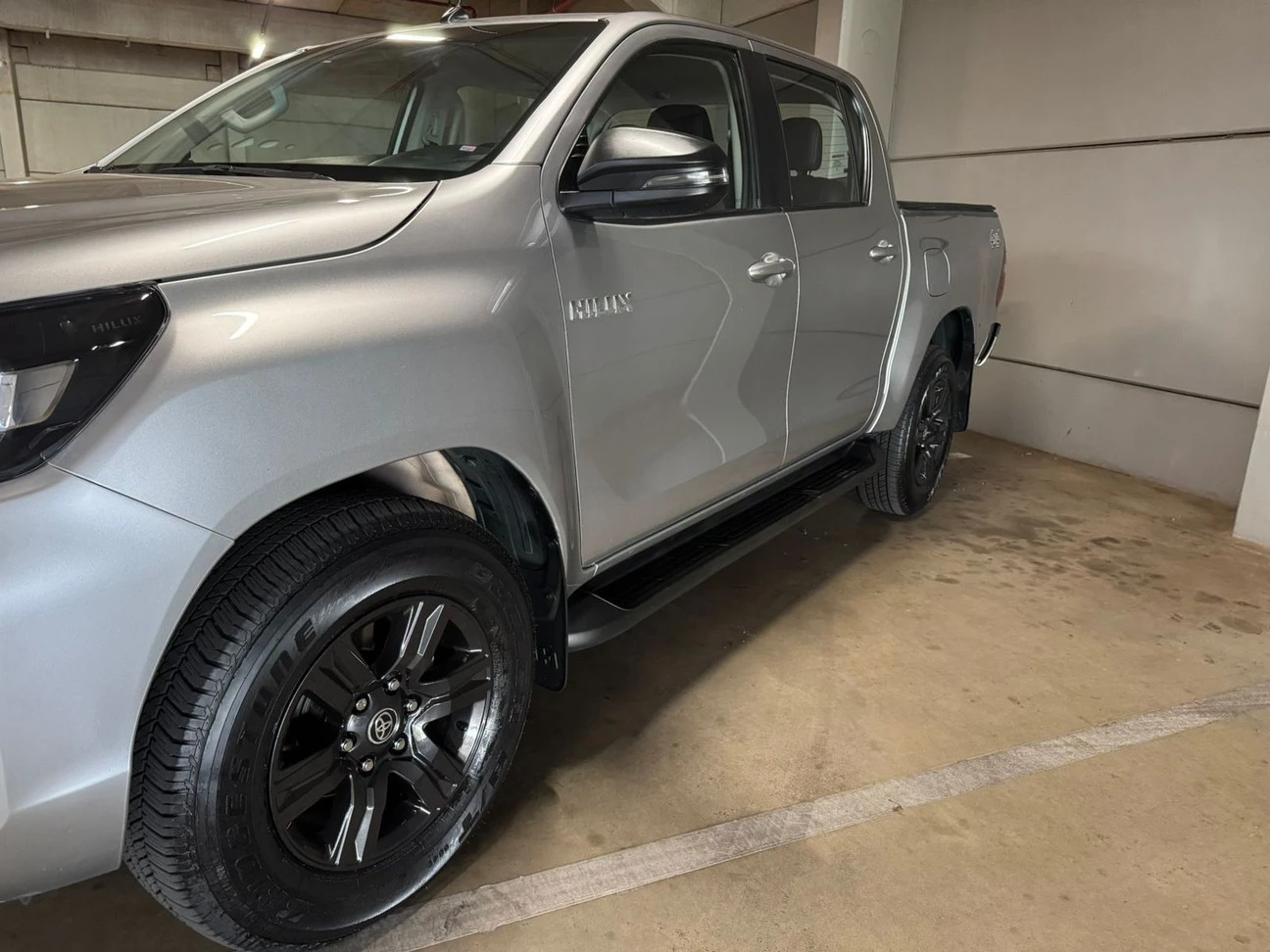 TOYOTA HILUX