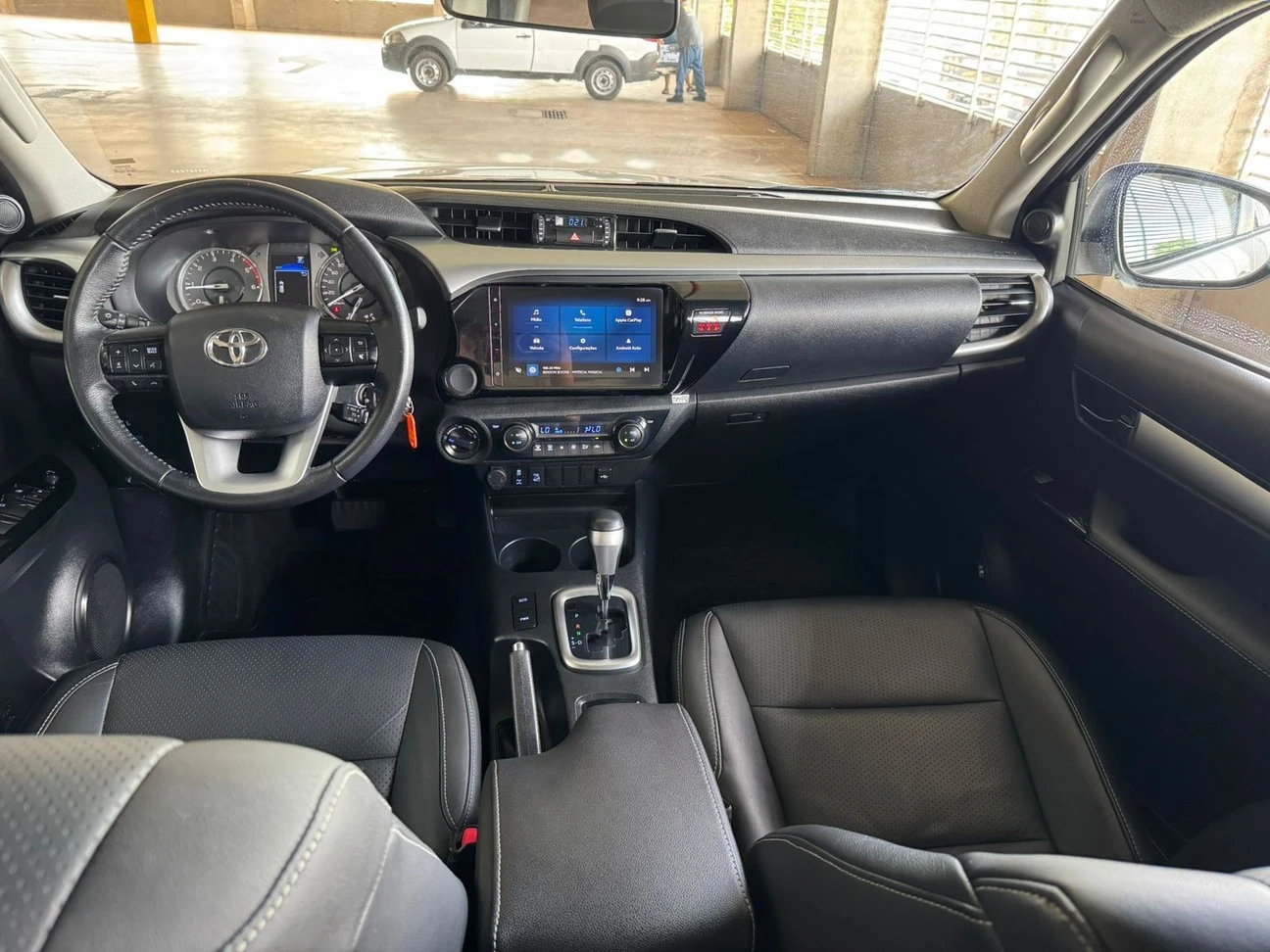 TOYOTA HILUX