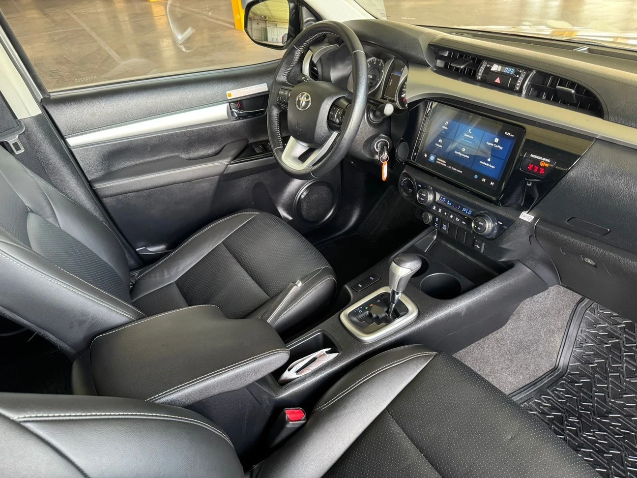 TOYOTA HILUX