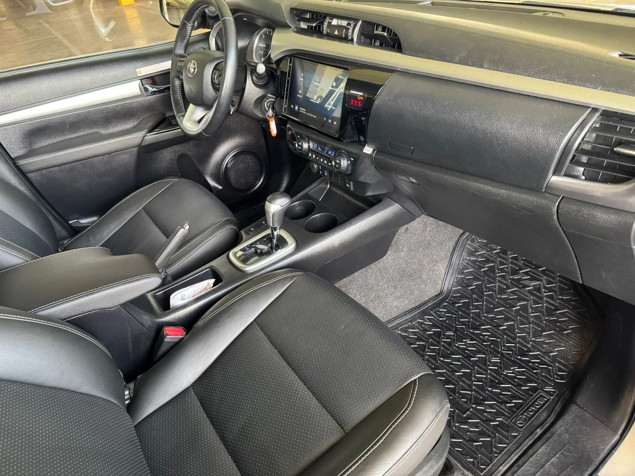 TOYOTA HILUX