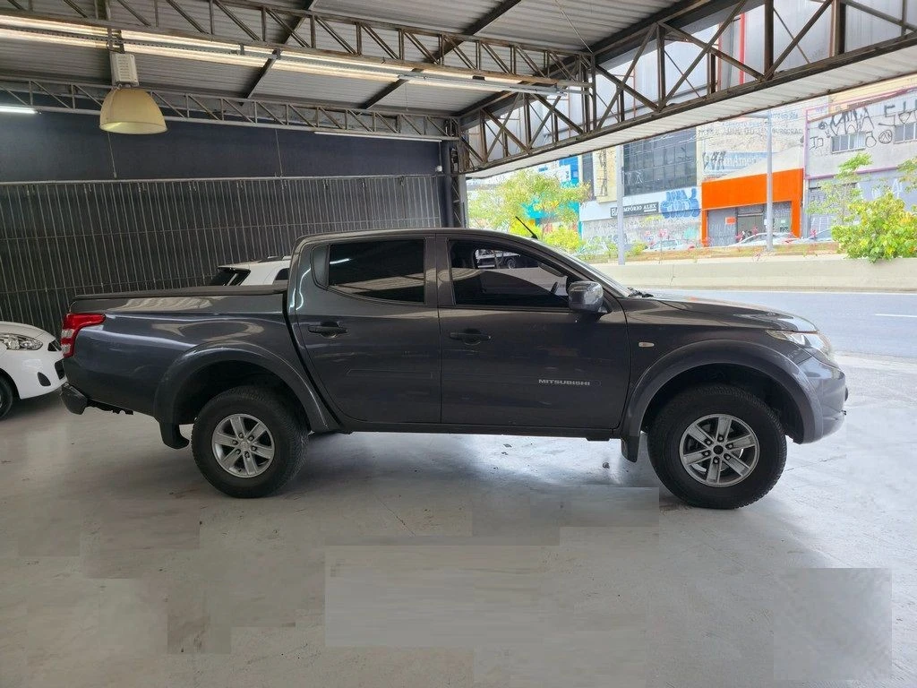 MITSUBISHI L200 TRITON