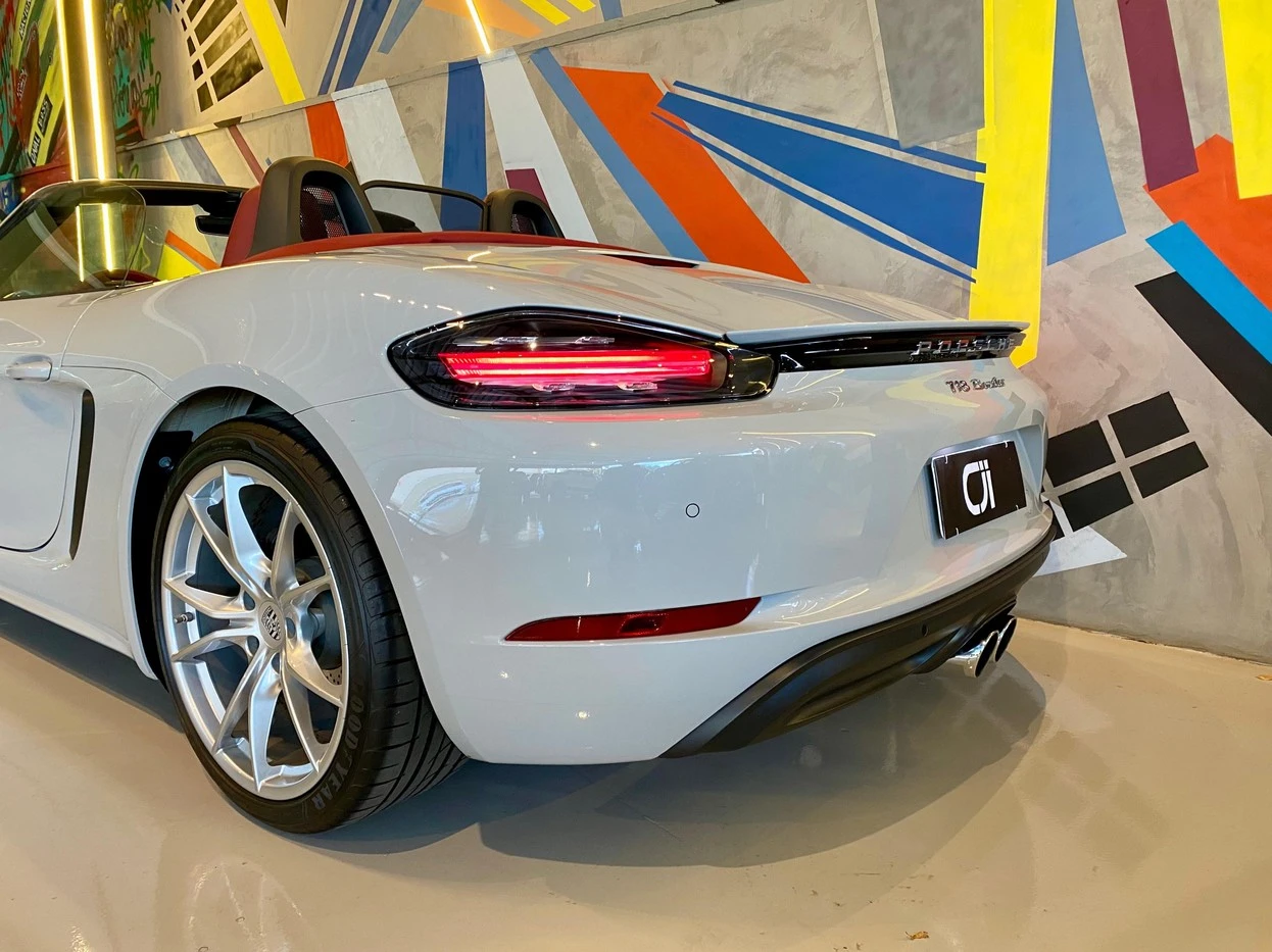 PORSCHE 718