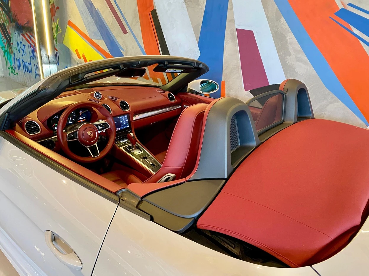 PORSCHE 718