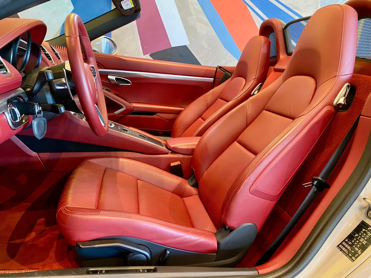 PORSCHE 718