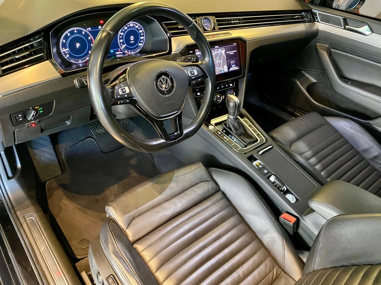 VOLKSWAGEN PASSAT