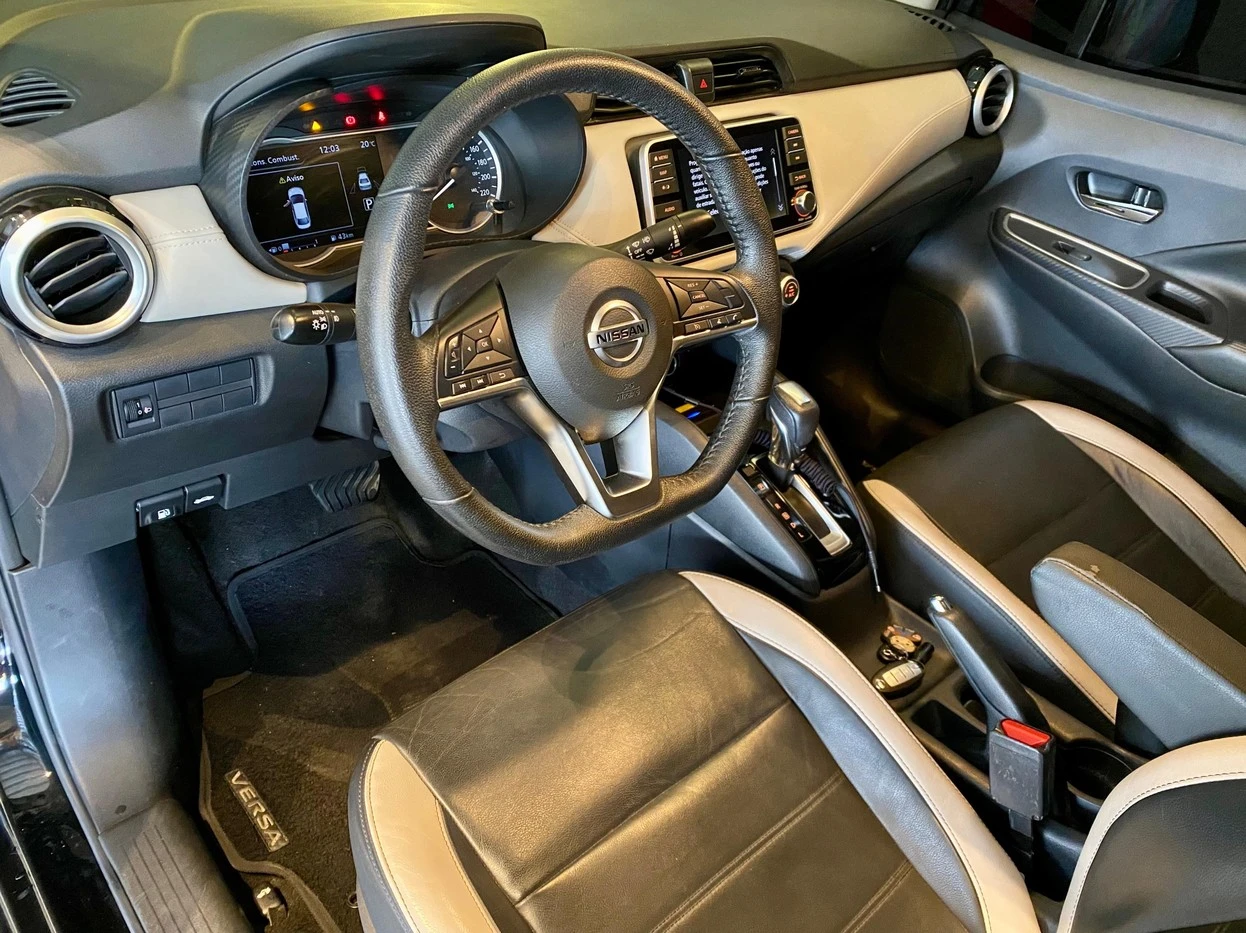 NISSAN VERSA