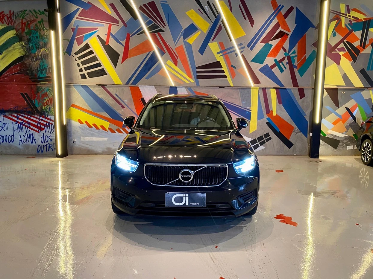 VOLVO XC40