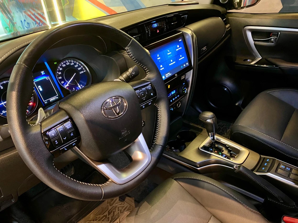 TOYOTA HILUX SW4