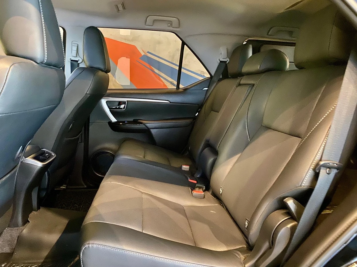TOYOTA HILUX SW4