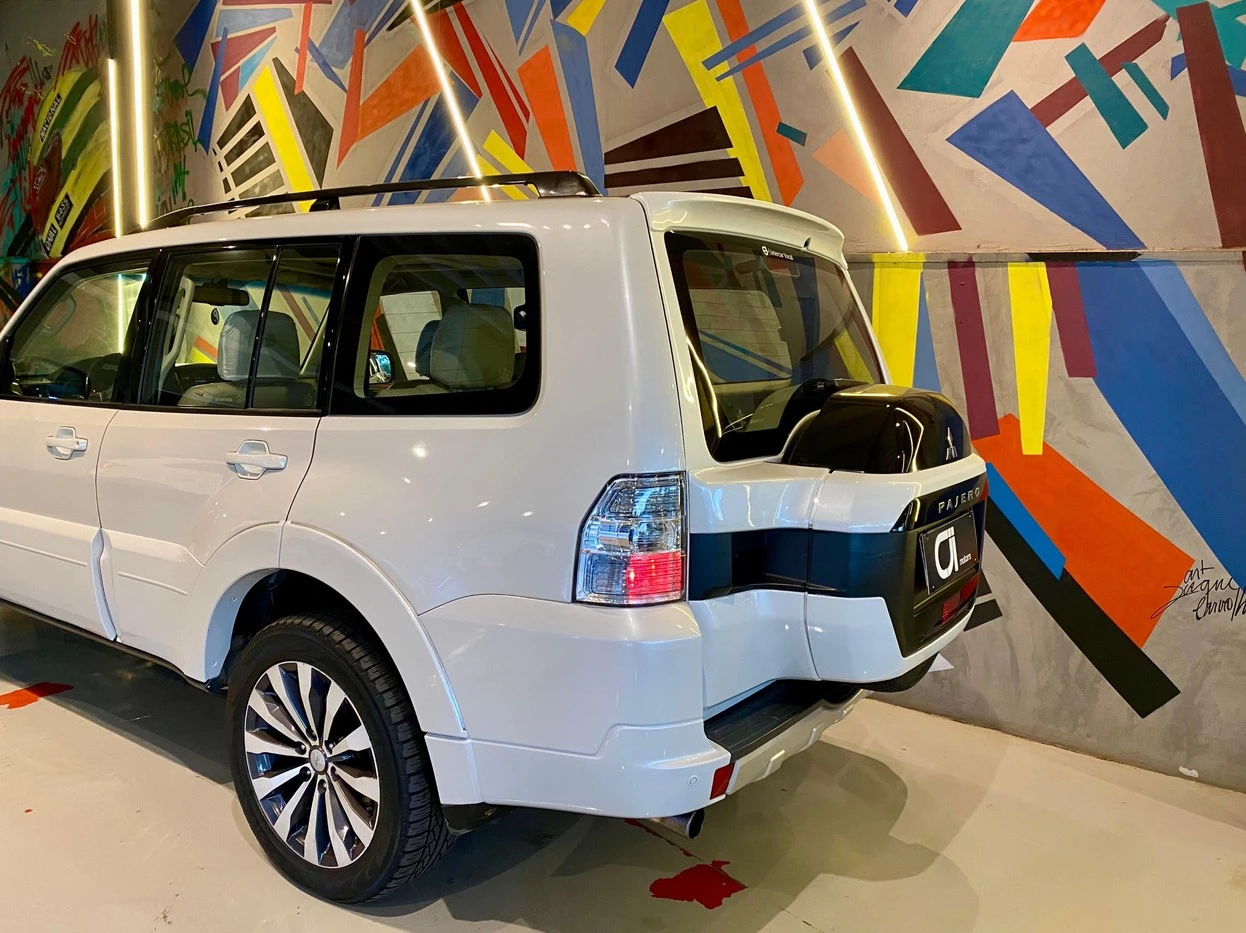 MITSUBISHI PAJERO