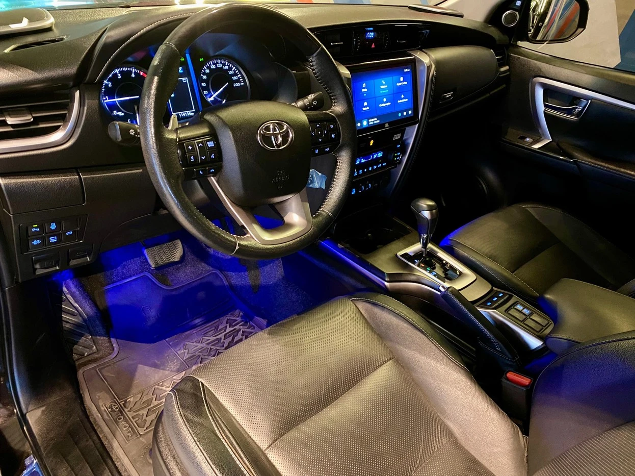 TOYOTA HILUX SW4