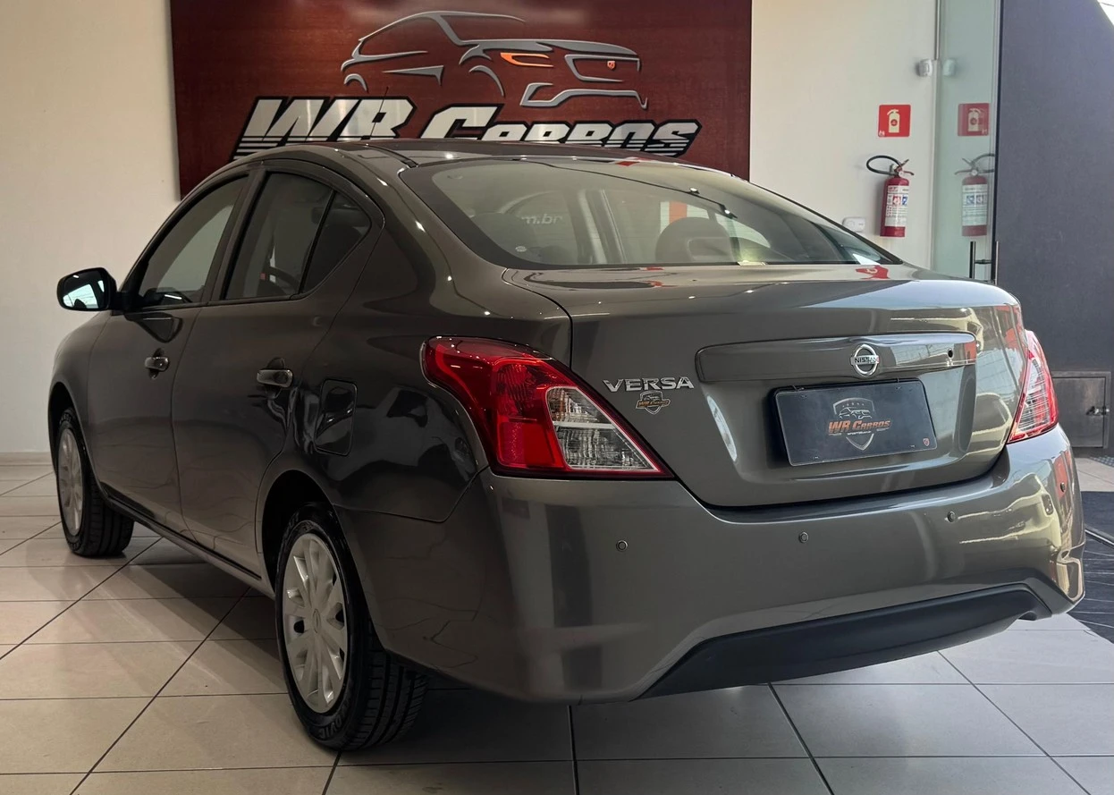 NISSAN VERSA