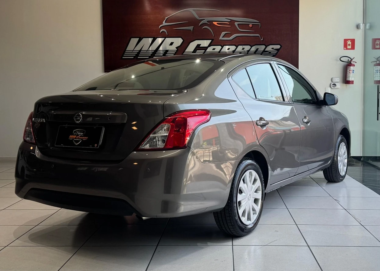 NISSAN VERSA