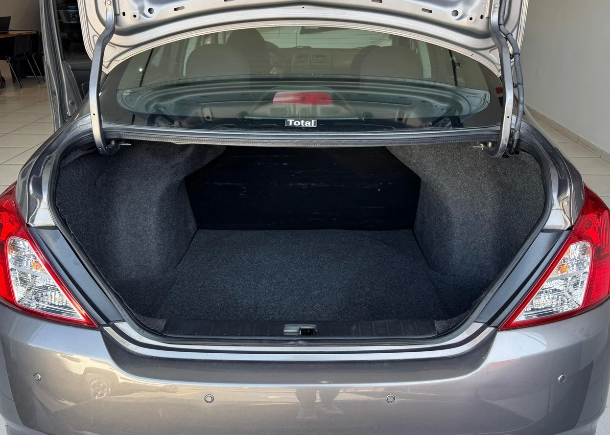 NISSAN VERSA