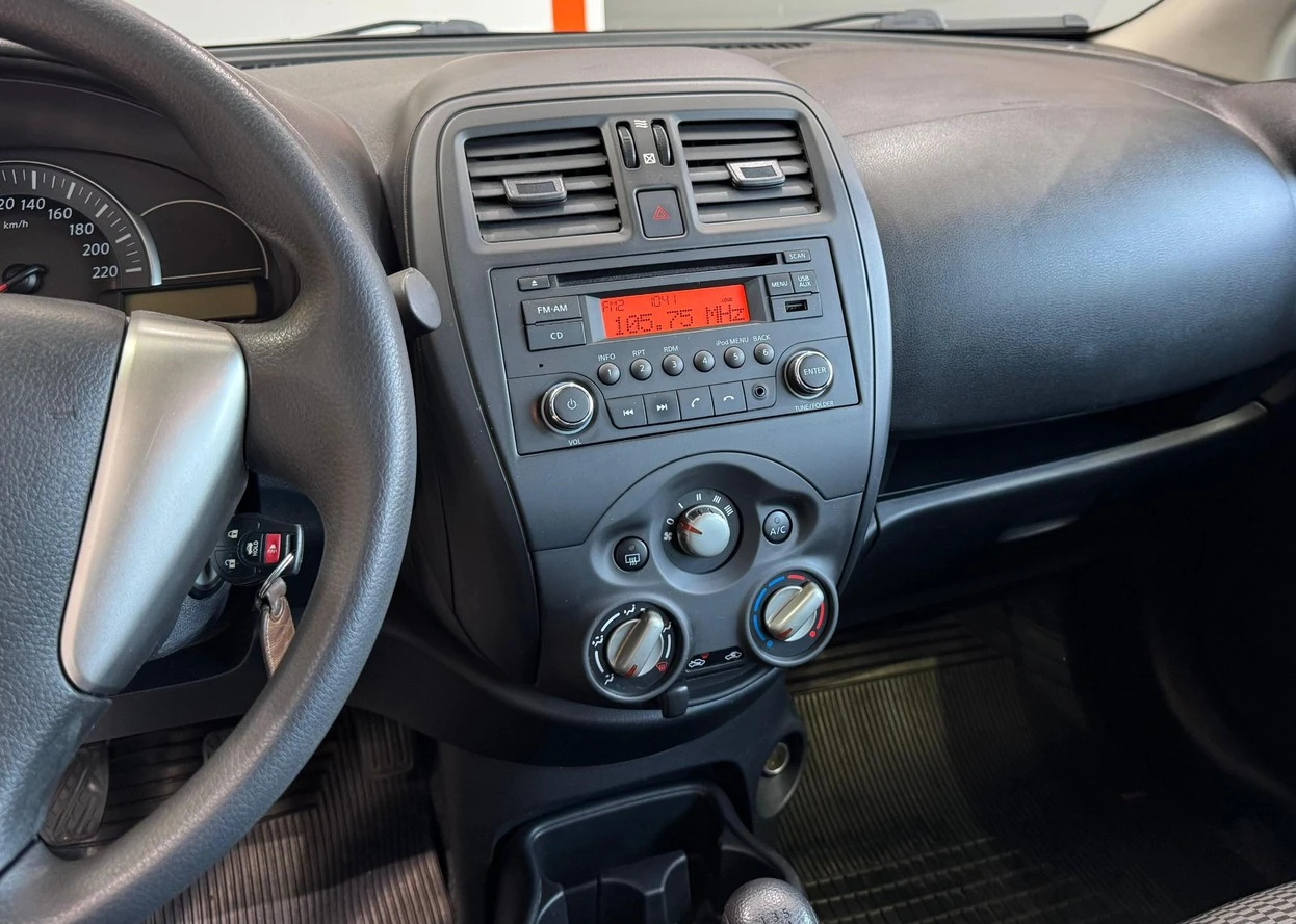 NISSAN VERSA