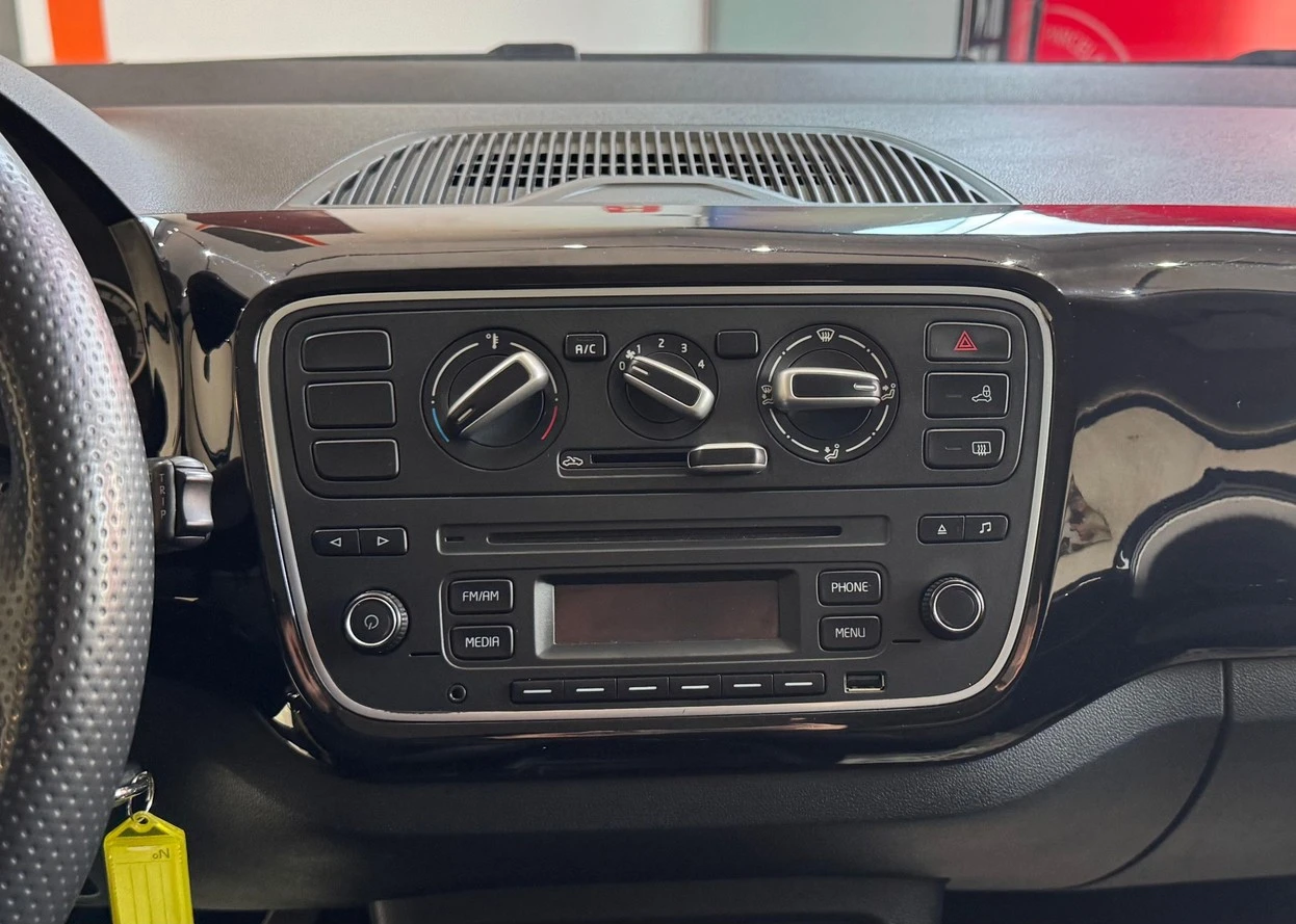 VOLKSWAGEN UP