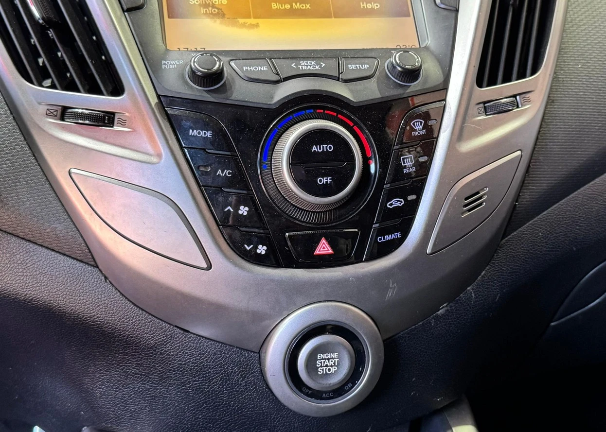 HYUNDAI VELOSTER
