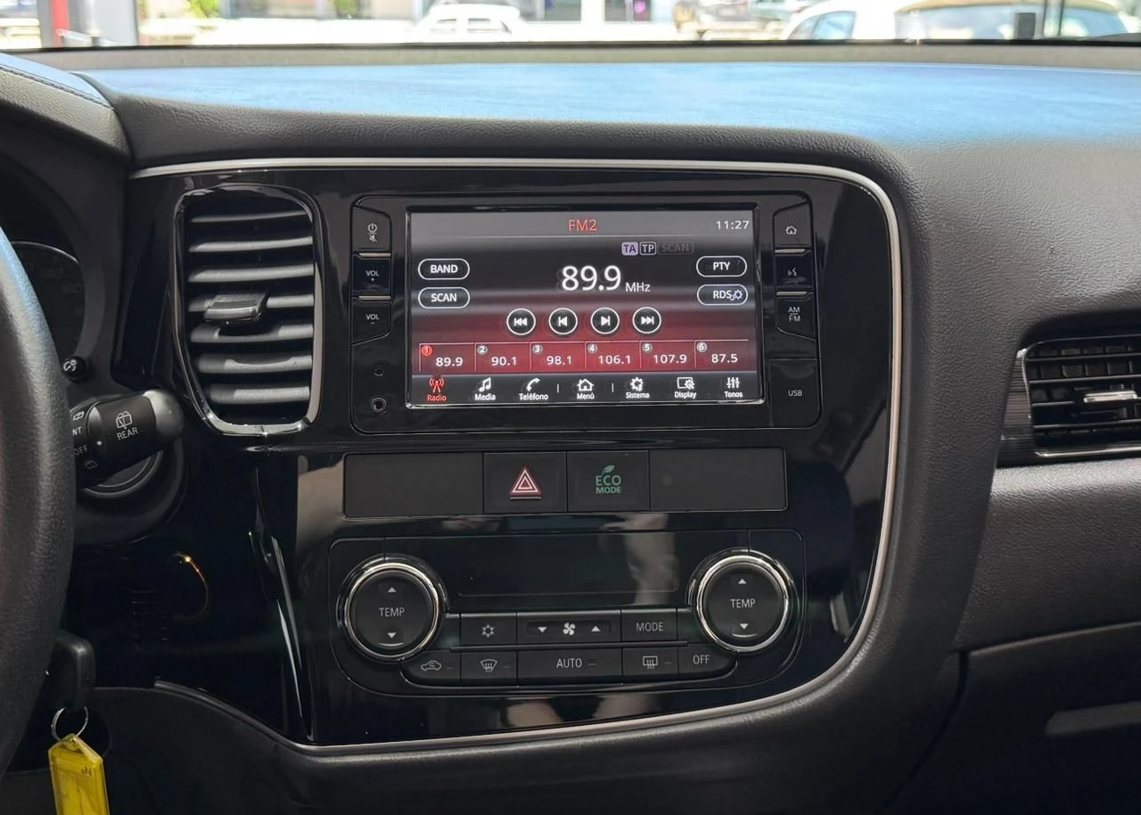 MITSUBISHI OUTLANDER