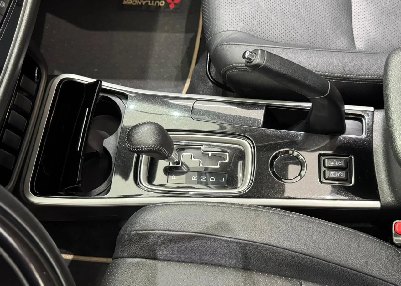 MITSUBISHI OUTLANDER