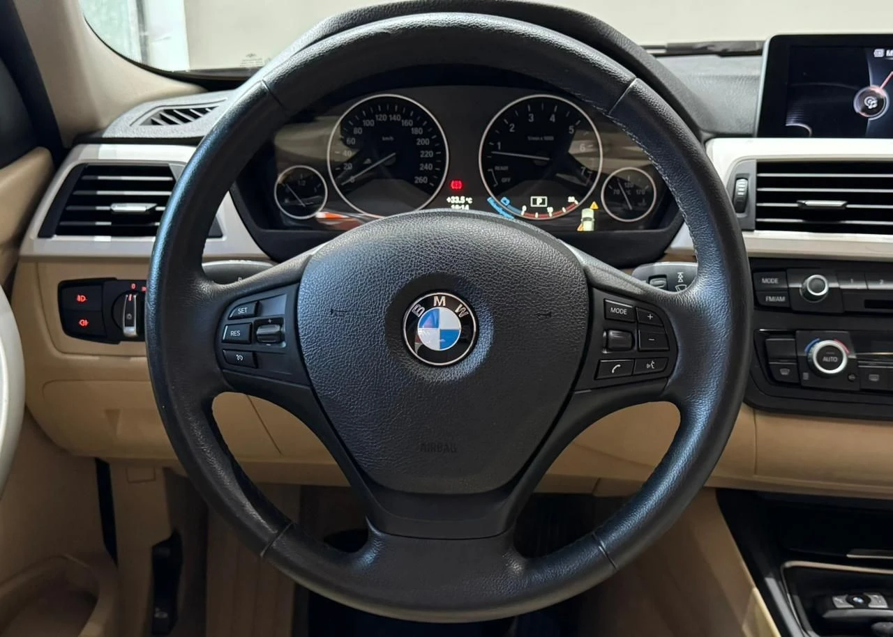 BMW 320i