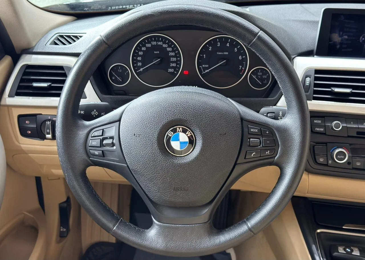 BMW 320i